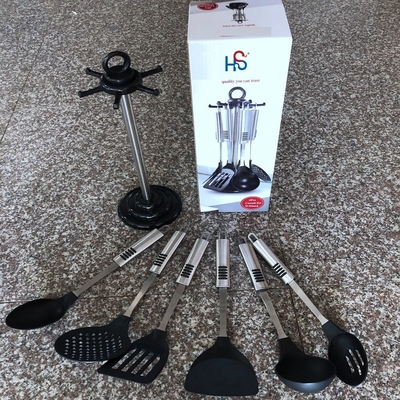 旋回スタンドと多機能キッチンガジェットでセットされたナイロンキッチン用具